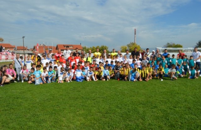 Gradonačelnik Cvetanović obišao mališane "Ciciban fudbalske lige"