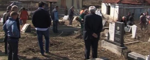 Očišćeno romsko groblje (VIDEO)