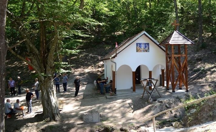 У селу Арбанашка после више деценија огласило се црквено звоно