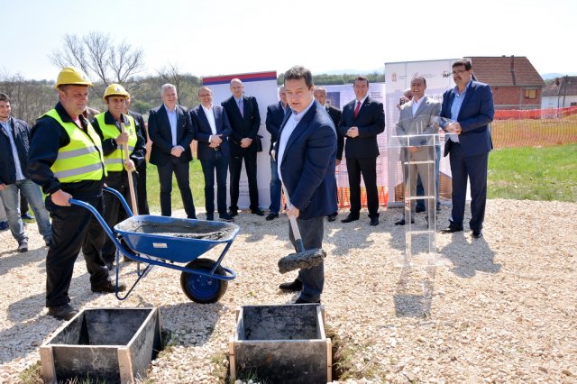 Dačić položio kamen temeljac za izgradnju stanova za izbeglice u Prokuplju