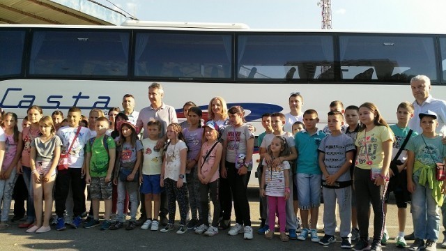 Vranjski učenici iz porodica slabijeg materijalnog stanja, krenuli besplatno na more u Crnu Goru