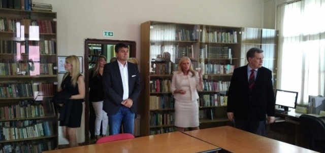 Завод за уџбенике донирао књиге Народној библиотеци у Нишу