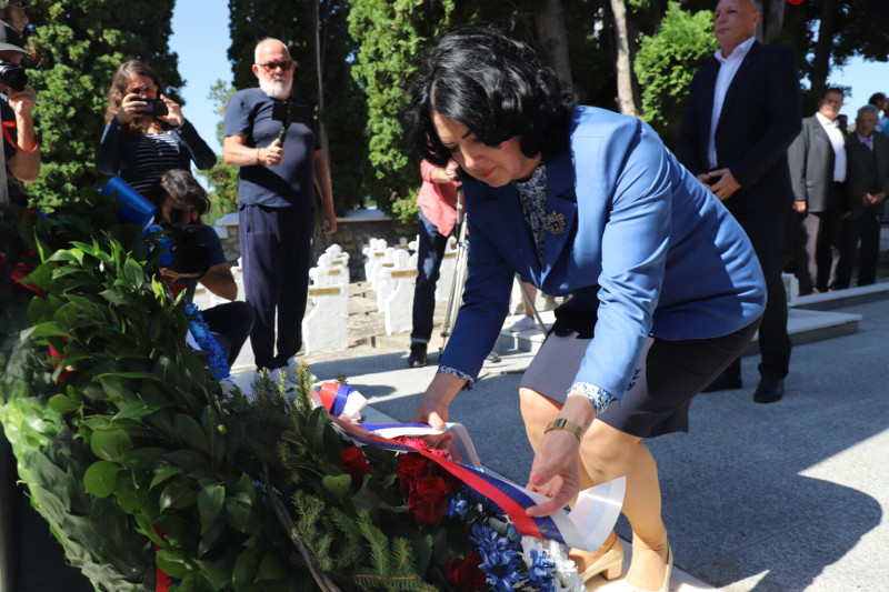 Polaganjem venaca odata počast borcima na Grčkom i Srpskom vojničkom groblju u Pirotu