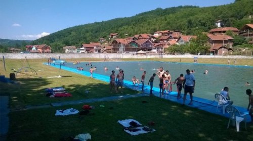 Bazen u Grdelici omiljeno mesto za rashlađenje stanovnika Leskovca