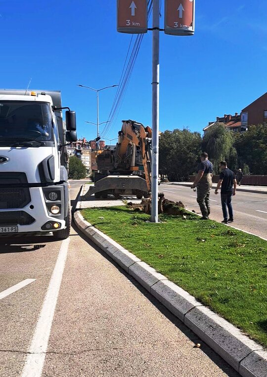 Хаварија код Габровачког моста: Цистерне за пиће на Булевару Немањића