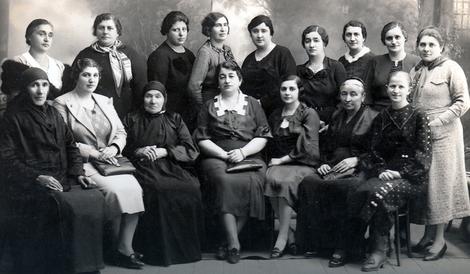 Ризиковала је свој и животе своје петоро деце: Мушка Марија (прва слева у доњем реду) Фото: Приватна архива