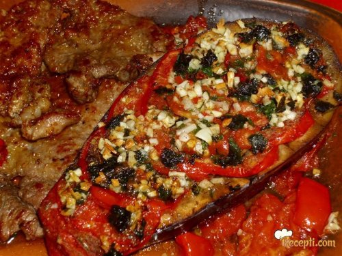 Stari recepti juga Srbije: Plavi patlidžan sa svinjskim šniclama i paradajzom