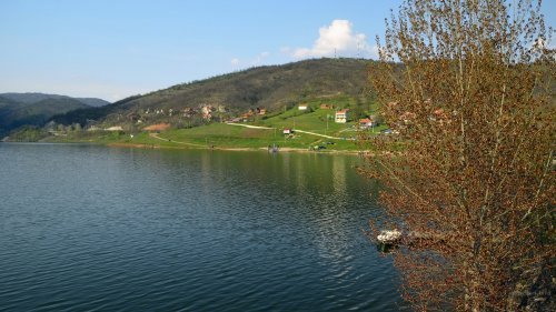 Da li će i kada biti legalizovane vikendice na Bovanskom jezeru?