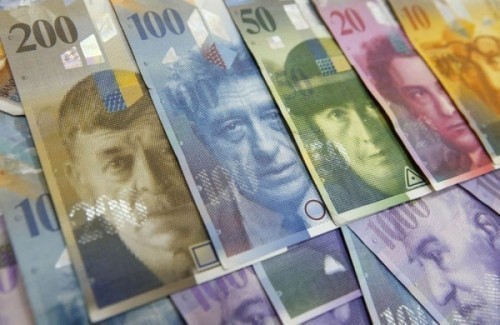 Швајцарски франак за неколико минута скочио за 28 одсто у односу на евро