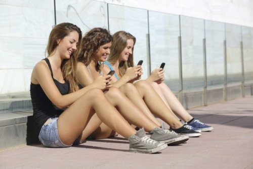 Zahtevi tinejdžera: Hoću nove patike i skup telefon!