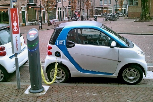Да ли је свет спреман за електричне аутомобиле? - Србија није!