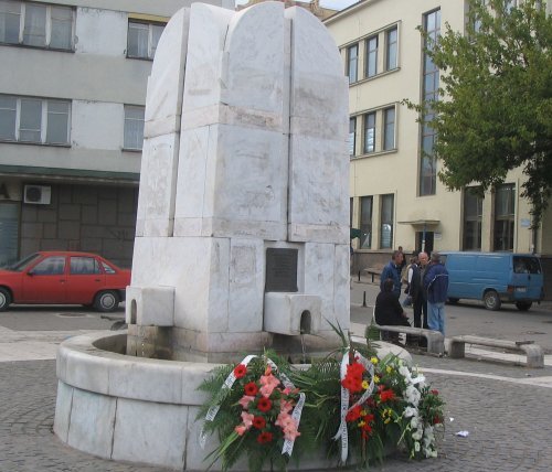 Споменик жртава бомбардовања, Д. Коцић
