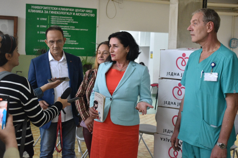 Narodni poslanik Tamara Milenković Kerković predala donaciju niškom GAK iz kampanje „Jedna je majka“