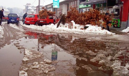 Извин’те где има да се купи чамац у Нишу – отопљени снег направио језера у граду