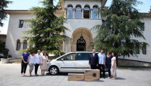 Niš: Karađorđevići poklonili vozilo za prevoz pacijenata na hemoterapiju