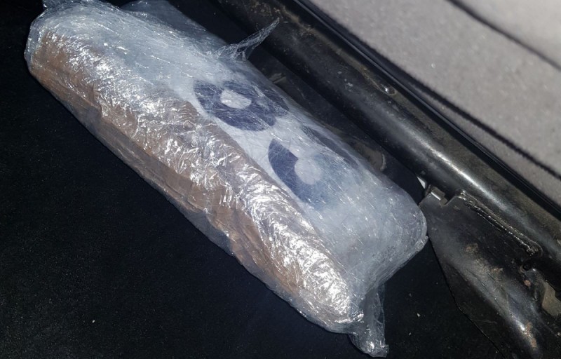 Kilogram kokaina u napuštenim kolima u blizini granice sa Severnom Makedonijom