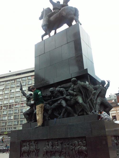 Чишћење споменика, Фото: Јужна Србија Инфо