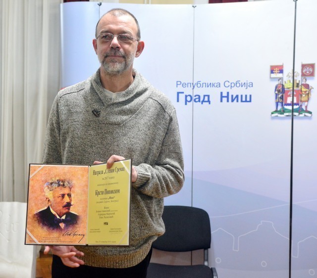 Na fotografiji: Krsta Popovski, dobitnik nagrade „Stevan Sremac“ za 2017. godinu (foto: NKC)