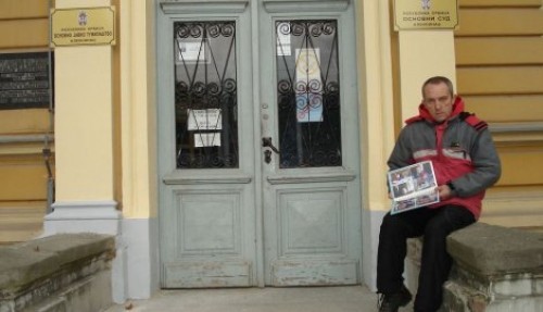 Vratite mi sina: Dejan Labović ispred zgrade suda