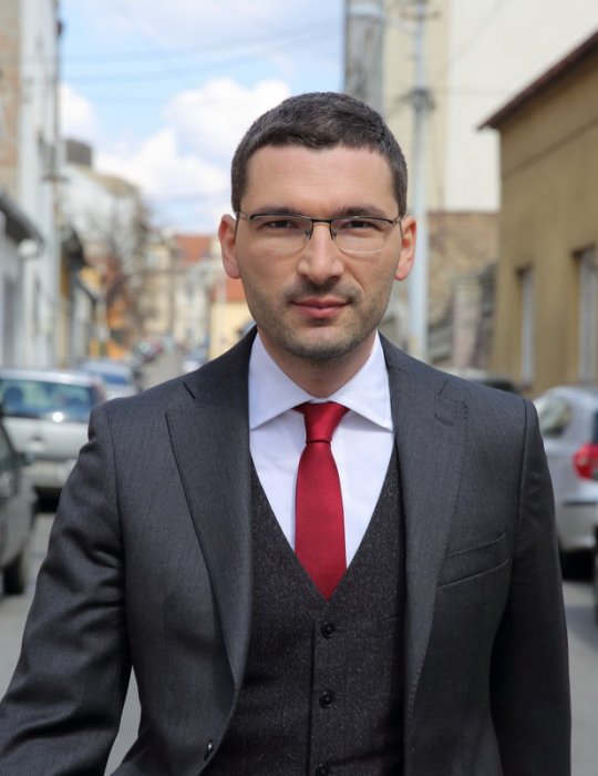 Predsednički izbori: Miroslav Parović predao danas oko 10.500 potpisa RIK-u