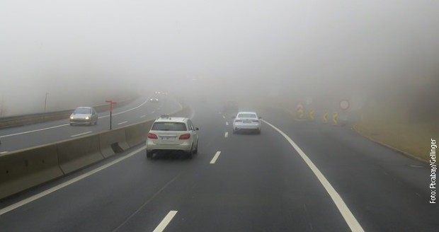 Магла на путевима смањује видљивост испод 100 метара