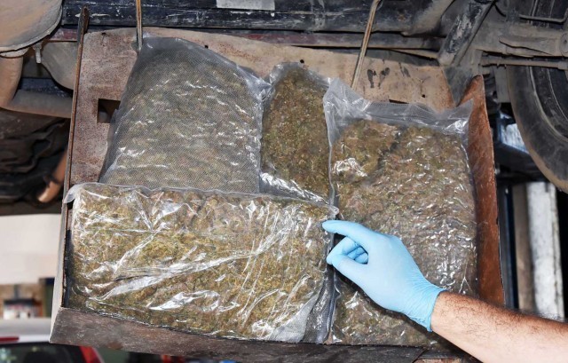 Крио шест килограма марихуане у пртљажнику "пежоа"
