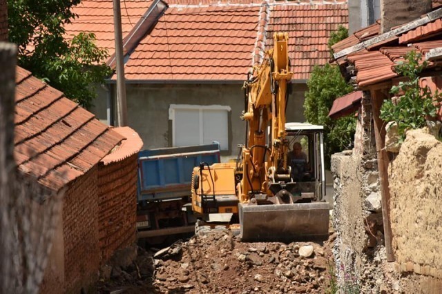 Rekonstrukcija oštećenog kolovoza u Matejevcu