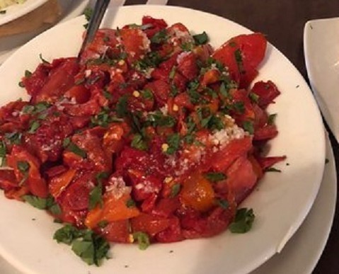 Stari recepti juga Srbije: Stigao dobar paradajz i paprika, vreme je domaću "moravsku" salatu