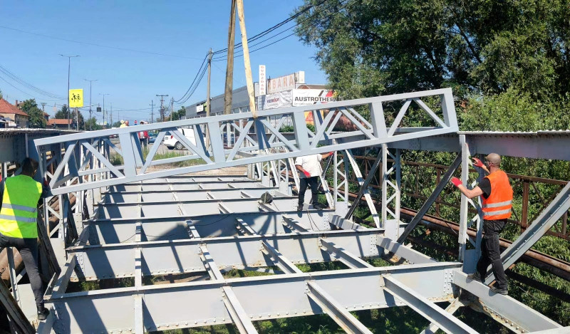 Postavljanje "tramvajskog mosta" kod naselja Nikola Tesla u Nišu, biciklisti dobijaju stazu