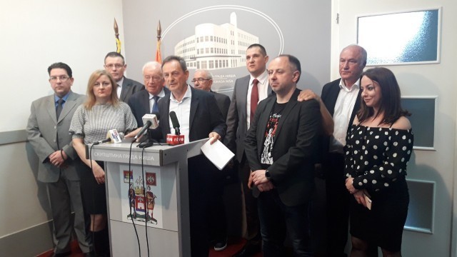 Нишка опозиција напустила седницу градског парламента, градска власт указује на још један перформанс по налогу Савеза за Србију