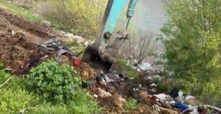Поново се уклања дивља депонија на обали Нишаве