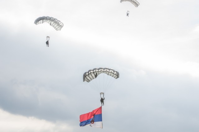 U Nišu obeležen Dan vojnih padobranaca