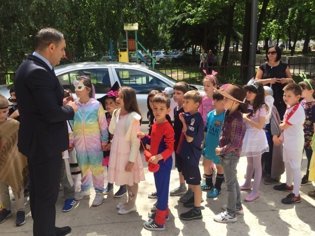 Највећа нишка општина угостила карневал малишана и васпитача из „Пчелице“
