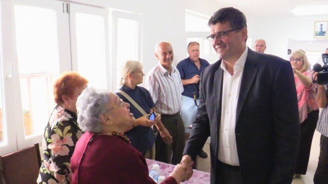 Градоначелник Булатовић у посети пензионерима