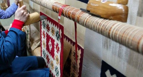 Пиротски ћилим: Национална ткачка колонија у Дојкинцима на Старој планини