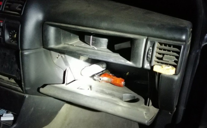 Policija kod Leskovčanina pronašla pištolj u kaseti automobila