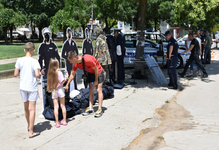 Prokuplje: Na Trgu topličkih junaka obeležen Dan policije