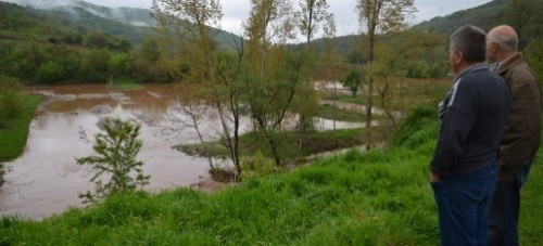 Kritično u Kuršumliji:Vojnici spasavali poplavljene ljude