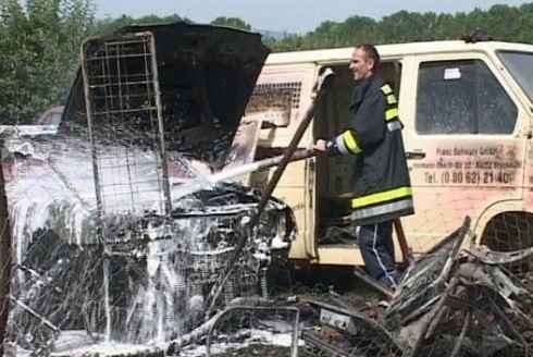 Požar na auto-otpadu u Leskovcu