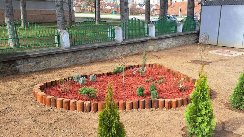 Prolećno uređivanje zelenih i javnih površina u Kuršumliji