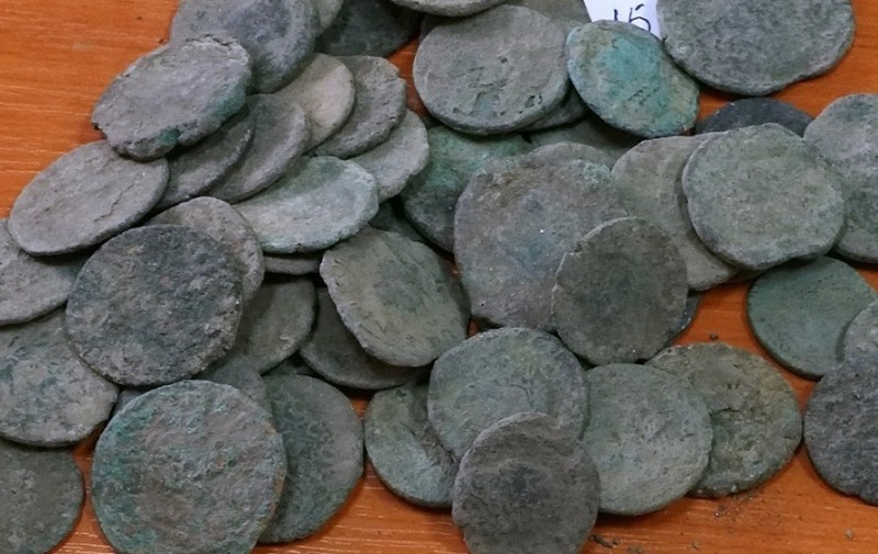 Покушај шверца 300 античких кованица из римског периода у Пошти Ниш
