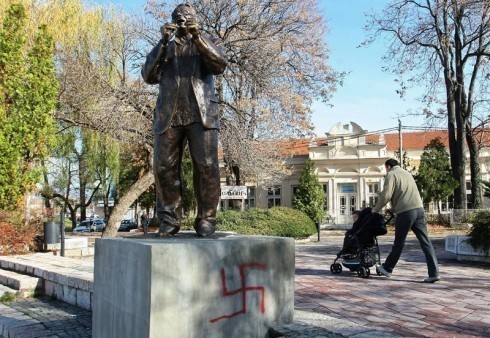 Споменик Бајрамовићу обезбеђен видео-надзором
