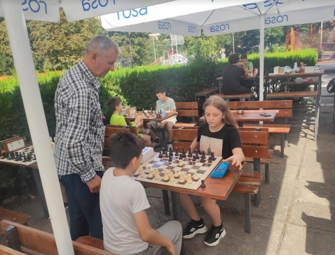 Промоција шаха у парковима Медијане