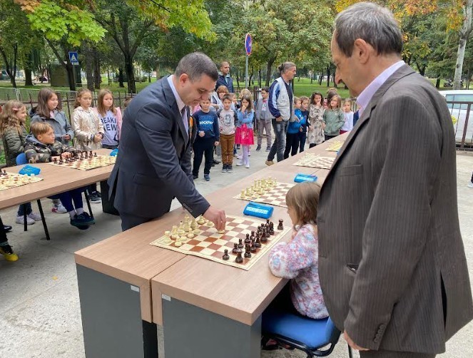 Šah u dvorištu opštine: Simultanka u saradnji sa Gradskom opštinom Medijana
