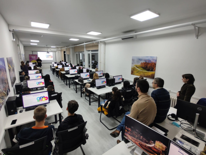У Српско - корејском информатичком приступном центру обуко прошло 600 полазника