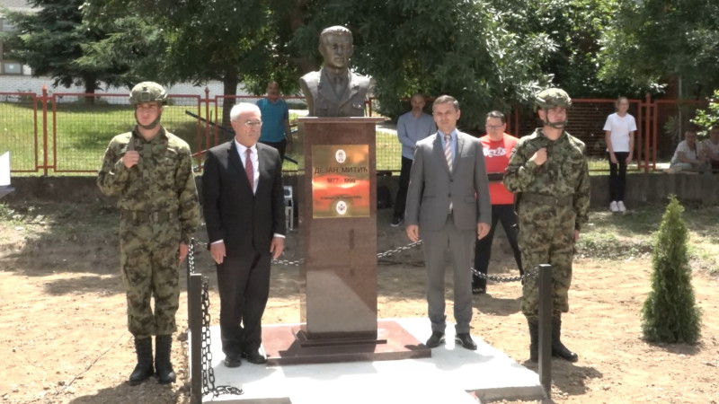 Ниш: Откривен споменик Дејану Митићу хероју са Кошара