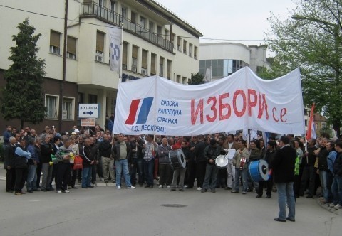 Са протеста присталица СНС у Лесковцу