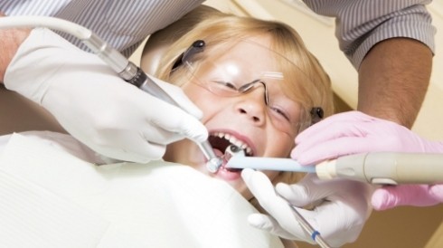 Besplatno lečenje zuba za decu bez roditelja