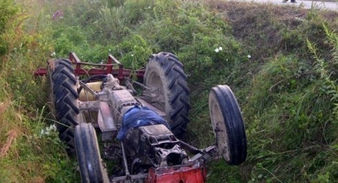 Starac poginuo na traktoru