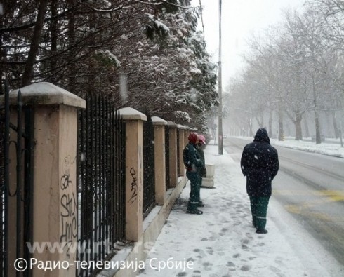 А хтели смо у кратке рукаве: Снег у Србији као у сред јануара!